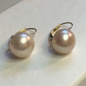 Elegant 14kt Gold Light Pink Pearl Drop Earrings! Perfect shape.🩷